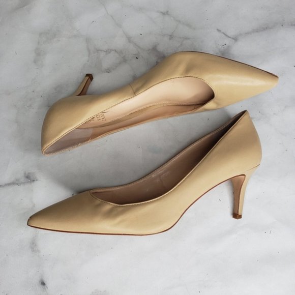Vince Camuto nude leather pointed toe heels - Picture 4 of 4